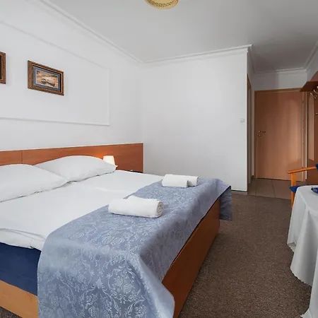 Couette-café Dalia 3*